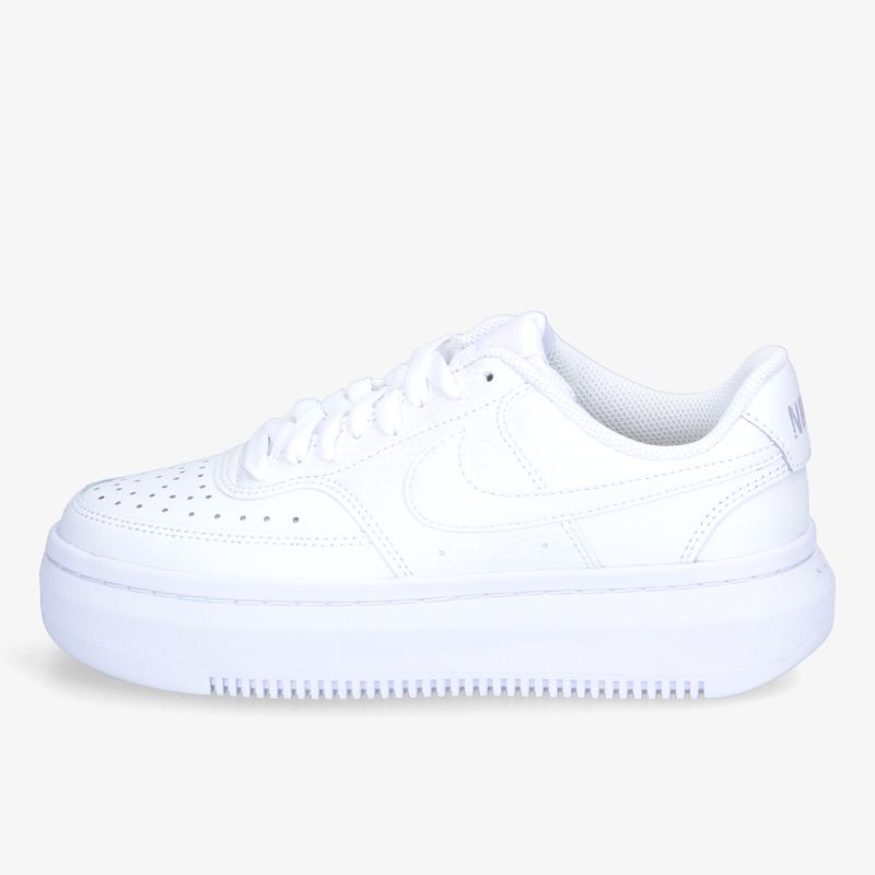 Stilvoller weißer Sneaker mit bequemer Passform und rutschfester Sohle für optimalen Komfort den ganzen Tag.