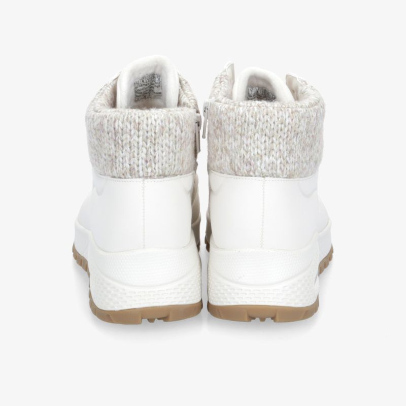 Bequeme weiße Winterstiefel mit wärmer Fütterung und robuster Sohle für kalte Tage