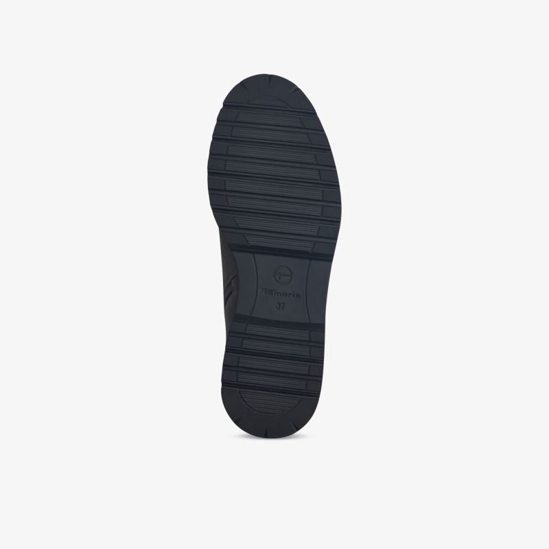 Schwarze Schuhsohle mit robustem Profil für optimalen Halt und hohe Strapazierfähigkeit