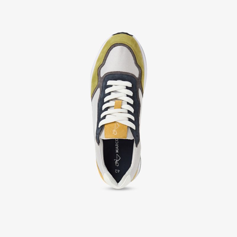 Leichter Sneaker mit bequemer Polsterung und moderner Farbkombination in Draufsicht