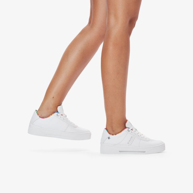 Modische weiße Sneakers für Komfort und Vielseitigkeit im Alltag geeignet