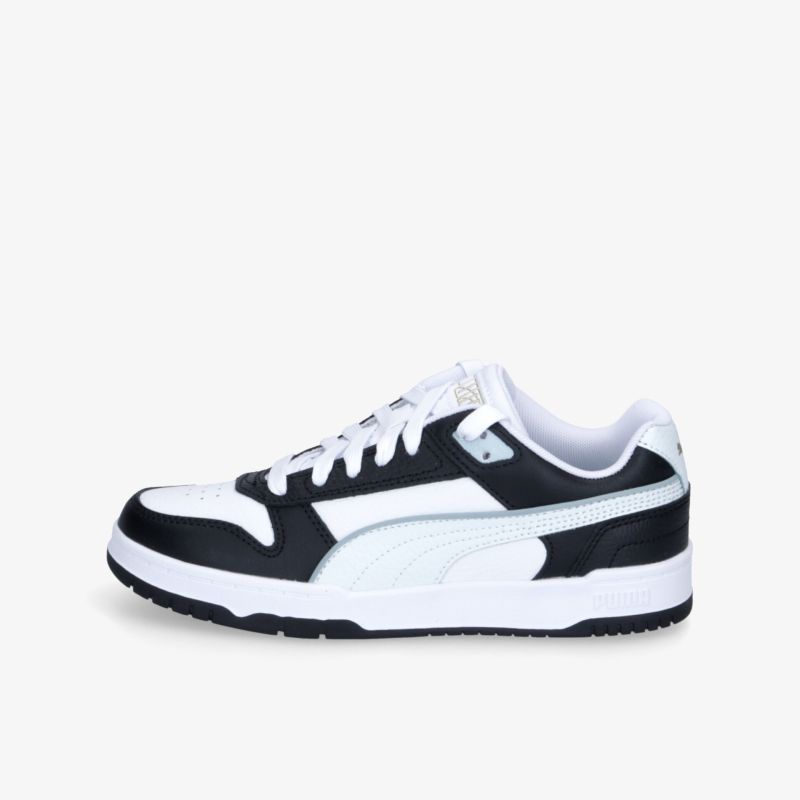 Schwarzer und weißer Sneaker mit rutschfester Sohle und modernem, bequemem Design in klarer Seitenansicht