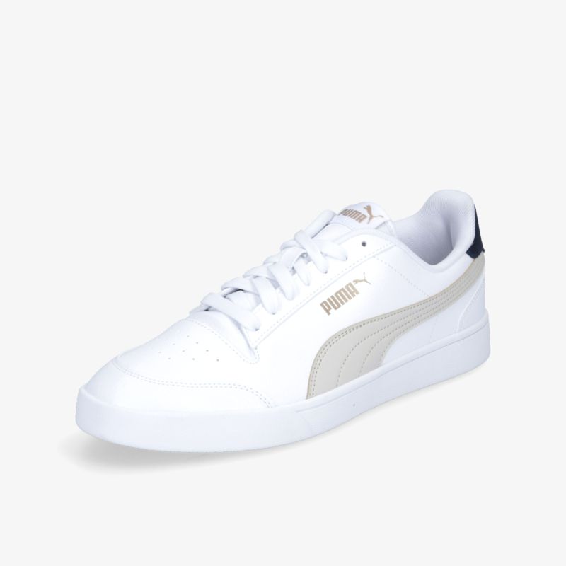 Moderner weißer Sneaker mit klassischem Design und dezenter seitlicher Logoprägung. Komfort und Stil vereint.