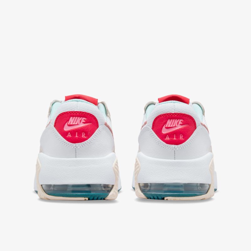 Moderne Sneaker mit Air-Technologie und auffälligem Design für optimalen Komfort und Stil.