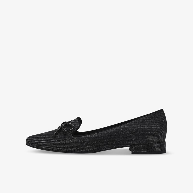 Eleganter schwarzer flacher Ballerina mit schlichtem Design und komfortabler Passform seitlich gezeigt