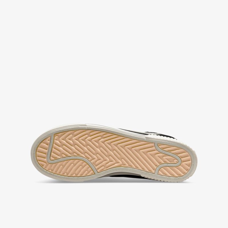 Modische Sohle mit rutschfestem Profil für optimalen Halt und Komfort.