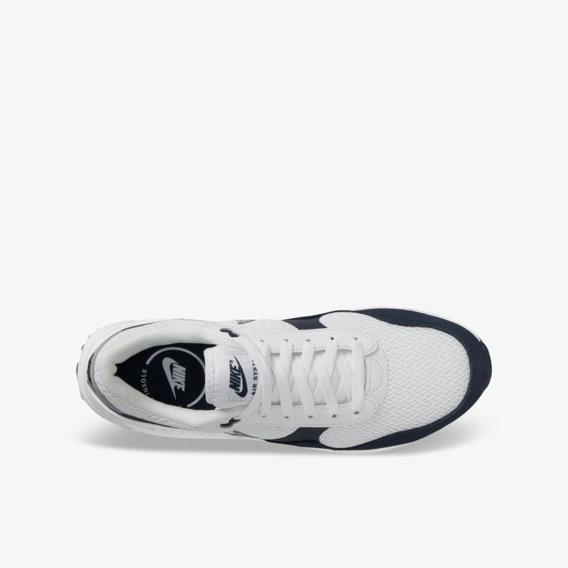 Moderner Sneaker in Weiß mit dunkelblauen Akzenten, ideal für Alltag und Freizeit, bequem und stilvoll.