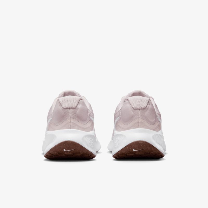 Moderne, bequeme Sneaker mit gedämpfter Sohle in zurückhaltendem Rosaton, Rückansicht