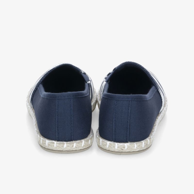 Rückansicht eines blauen Schuhpaars mit robuster Sohle und gepolstertem Innenraum für hohen Tragekomfort
