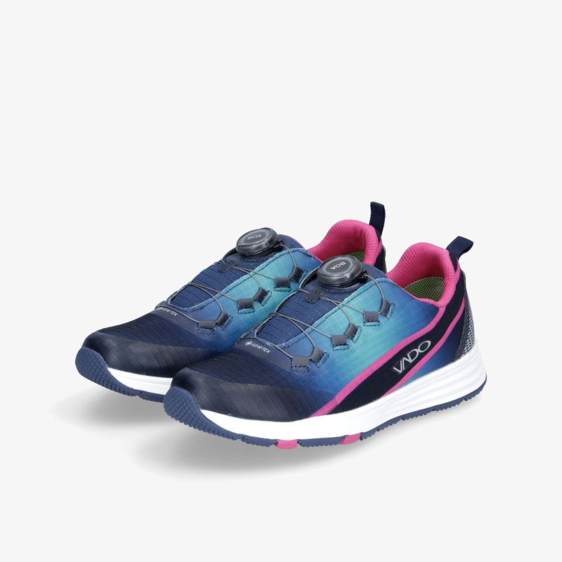 Moderne blaue Sneaker mit pinken Details und einer innovativen Schnürung für den perfekten Sitz.