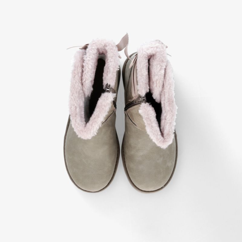 Warme, gefütterte Stiefel mit weichem Innenfutter und bequemer Passform in stilvollem Design.