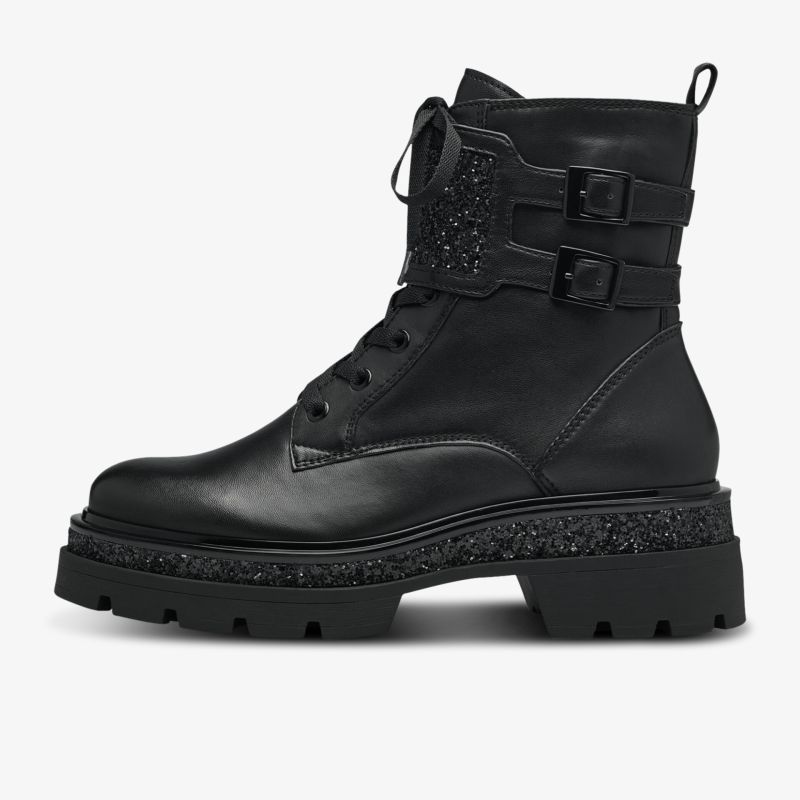 Stylische schwarze Lederstiefel mit robuster Sohle und dekorativen Schnallen perfekt für den Alltag.