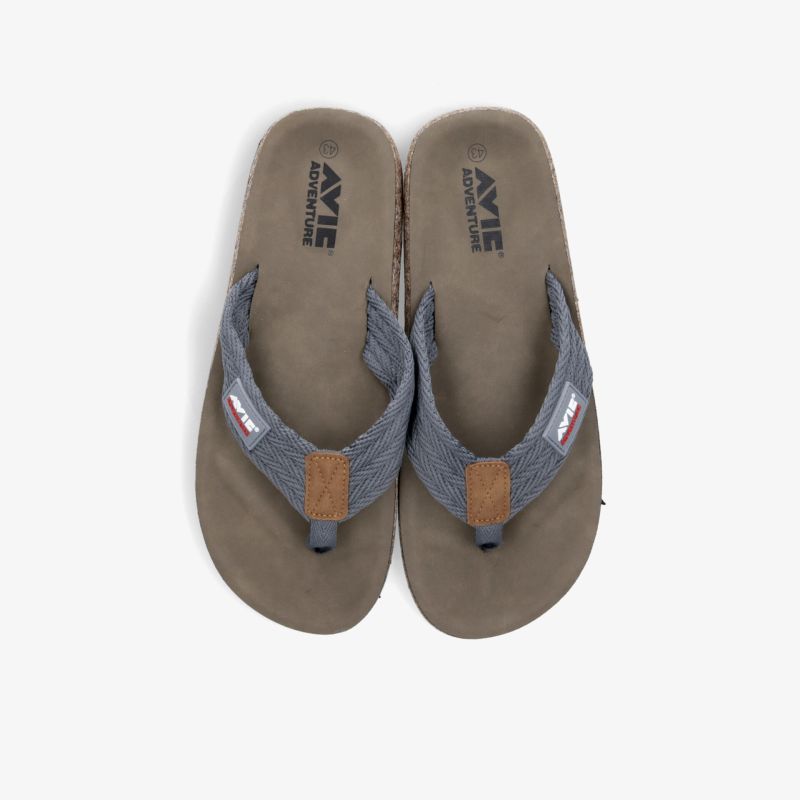 Bequeme Zehentrenner mit weich gepolsterter Sohle und robustem, atmungsaktivem Obermaterial für angenehmen Tragekomfort