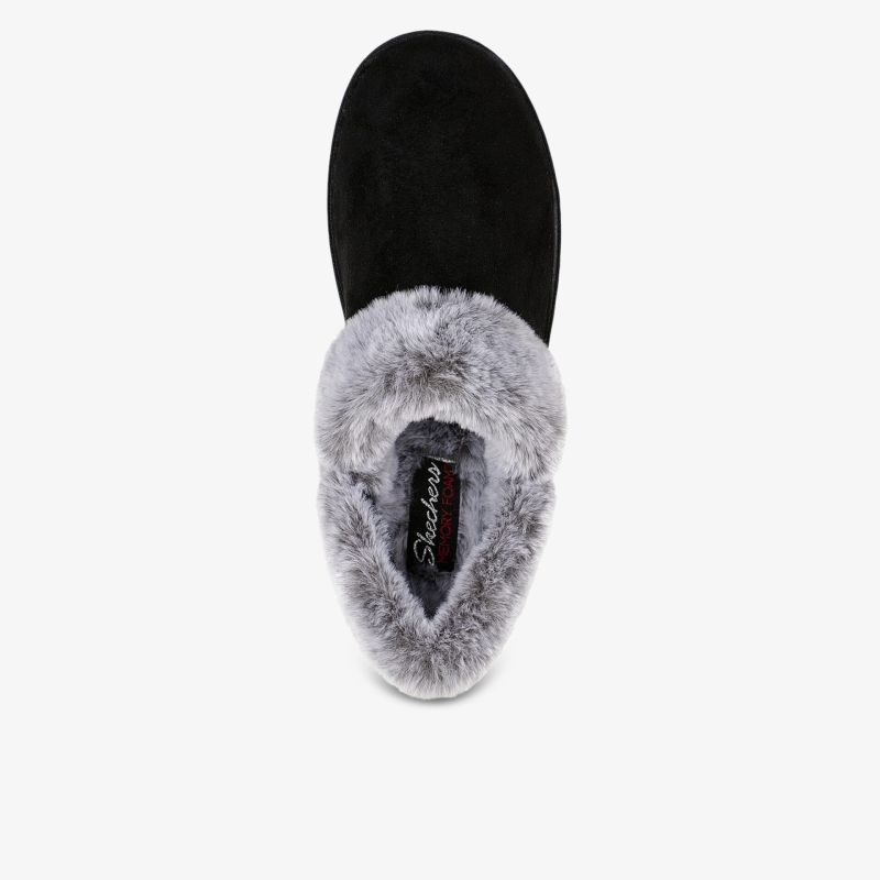 Kuscheliger Hausschuh mit weichem Fellkragen, komfortabel und warm für angenehme Stunden zu Hause