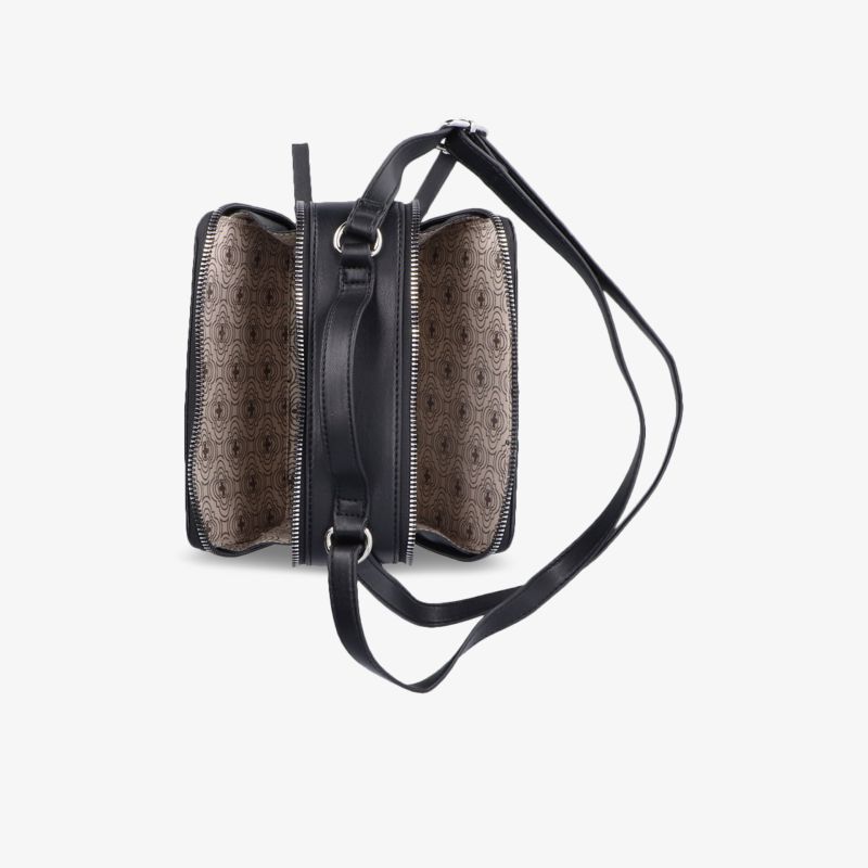 Seitenansicht einer eleganten, stilvollen Tasche mit verstellbarem Gurt in hochwertigem Leder
