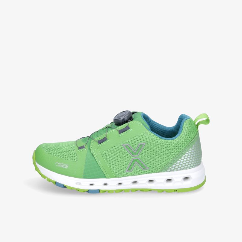 Leichter, grüner Sportschuh mit bequemem Sitz und sportlichem Design seitlich gezeigt.