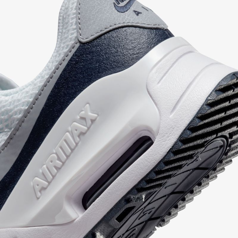 Moderner Sneaker mit innovativer Air-Dämpfung und rutschfester Sohle für ultimativen Komfort und Stil.