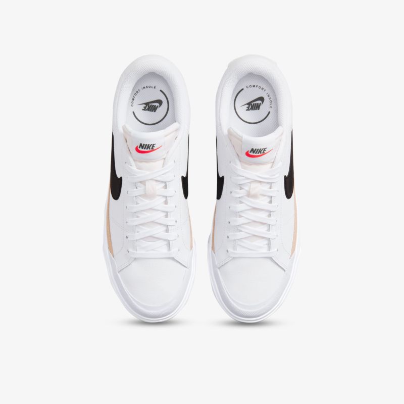 Moderner weißer Sneaker mit schwarzem Logo und schnittigem Design. Perfekt für jeden Anlass.