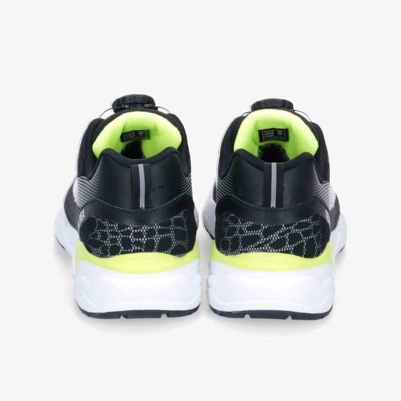 Schwarze und neonfarbene Sneaker in sportlichem Design mit innovativem Schnellschnürsystem für optimalen Halt