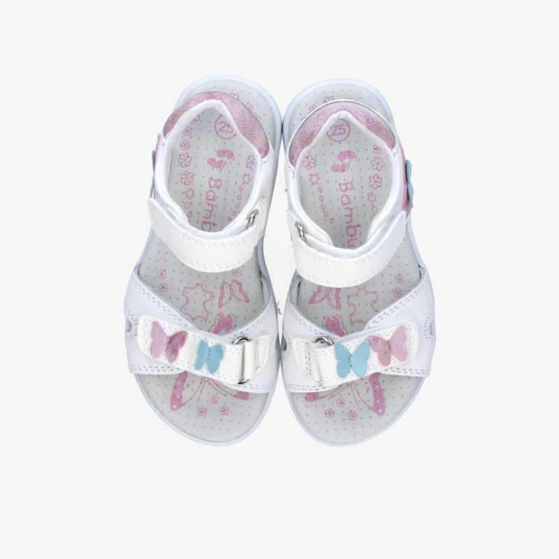 Weiße Kindersandalen mit verstellbaren Riemen und bunten Schmetterlingsmotiven, weich und bequem für warme Tage