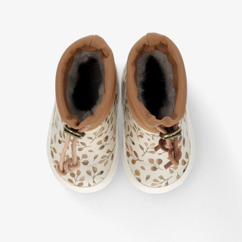 Niedliche gemusterte gefütterte Schuhe mit weicher Sohle in gemütlichem Design.