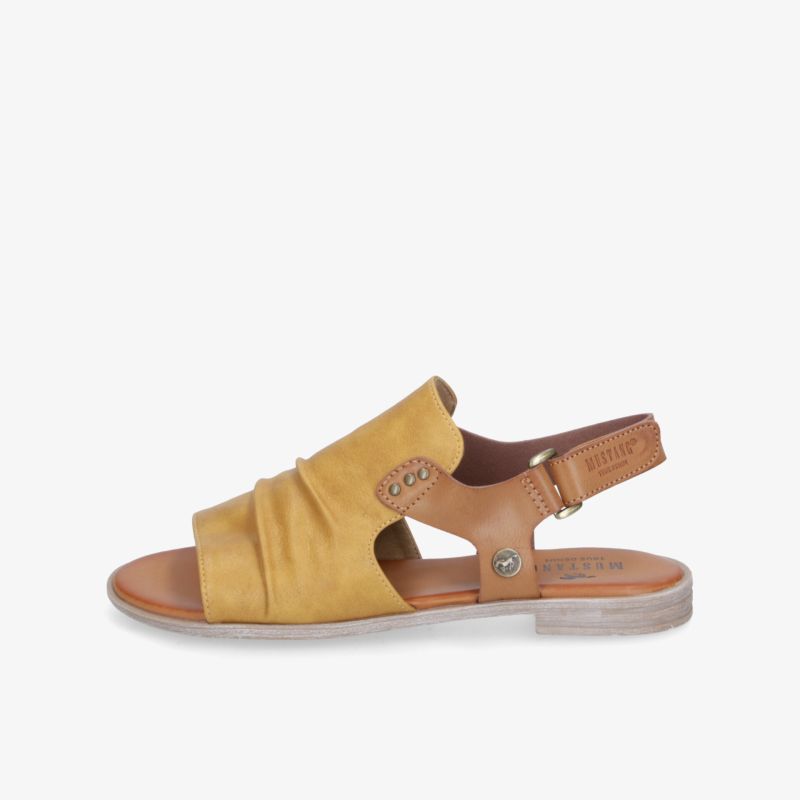 Bequemer Sandalenschuh mit verstellbarem Riemen aus weichem Leder und leichter Sohle, ideal für warme Tage.