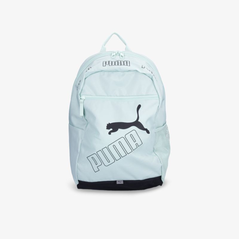 Moderner Rucksack mit großem Hauptfach und markantem Logo, ideal für Alltag und Sport.