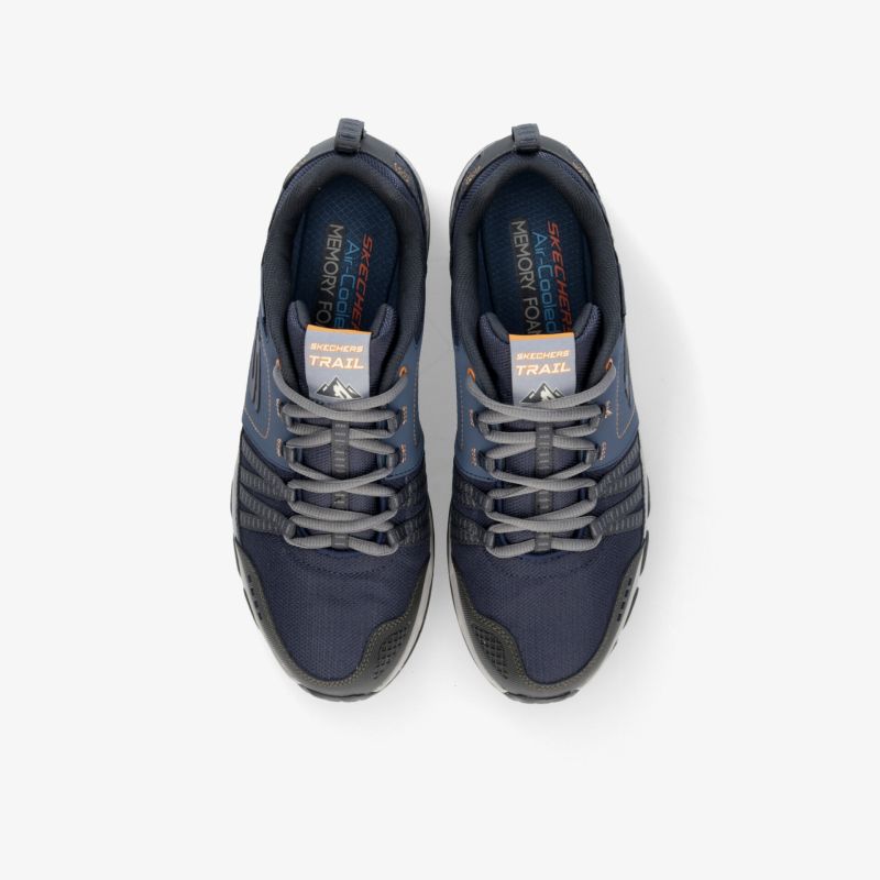 Bequeme, navyfarbene Sneakers mit robuster Schnürung für vielseitige Aktivitäten.