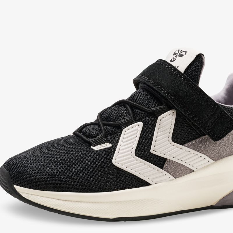 Stylische schwarze Sneaker mit Klettverschluss für optimalen Halt und Komfort bei jedem Schritt.