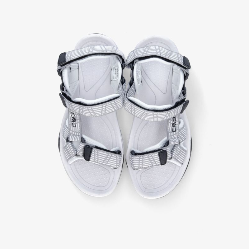 Sportliche weiße Sandalen mit verstellbaren Riemen, bequem und leicht, ideal für aktive Nutzung