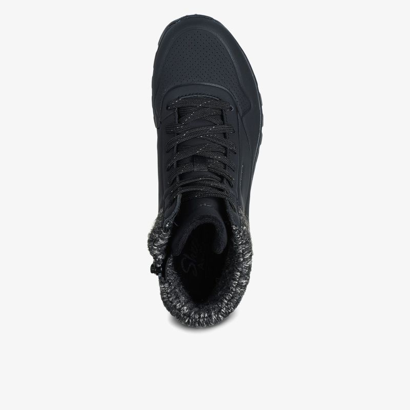 Robuster Winterstiefel mit warmem Futter und rutschfester Profilsohle für sicheren Halt im Freien