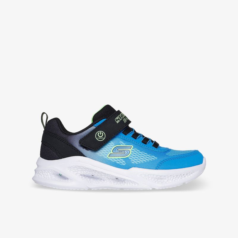 Moderner leichter Sportschuh in Blau und Schwarz mit atmungsaktivem Material und rutschfester Sohle, Seitenansicht