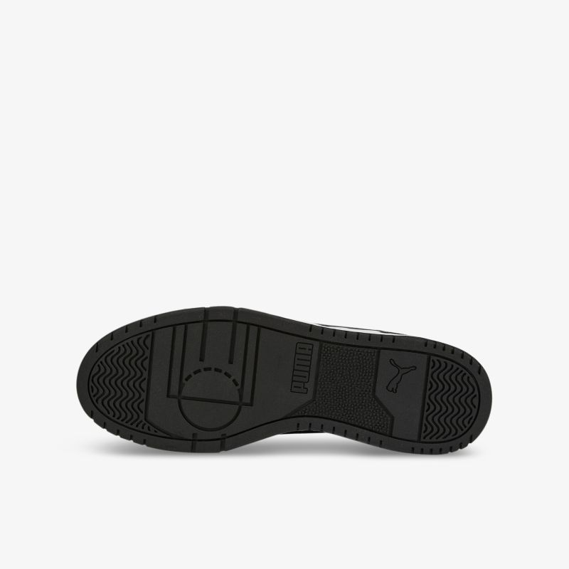 Hochwertige Schuhsohle mit rutschfestem Profil für optimalen Halt und Komfort bei jedem Schritt.