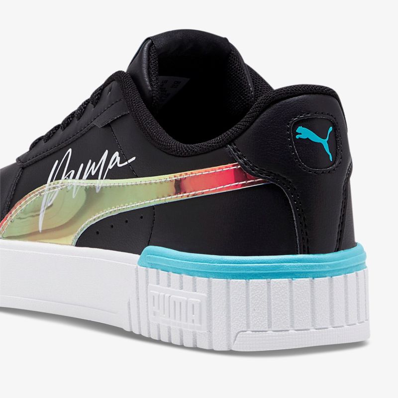 Moderner Sneaker mit farbigen Akzenten und rutschfester Sohle, ideal für sportliche Anlässe.