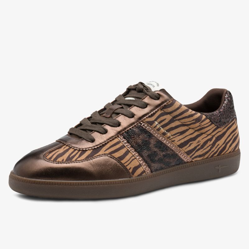 Sportlicher brauner Schnürschuh mit Tigerprint, robust und bequem für den Alltag