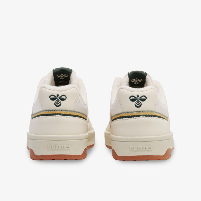 Robuste Schuhe mit modernem Design in Rückansicht, gepolsterte Innensohle und rutschfeste Sohle für hohen Komfort