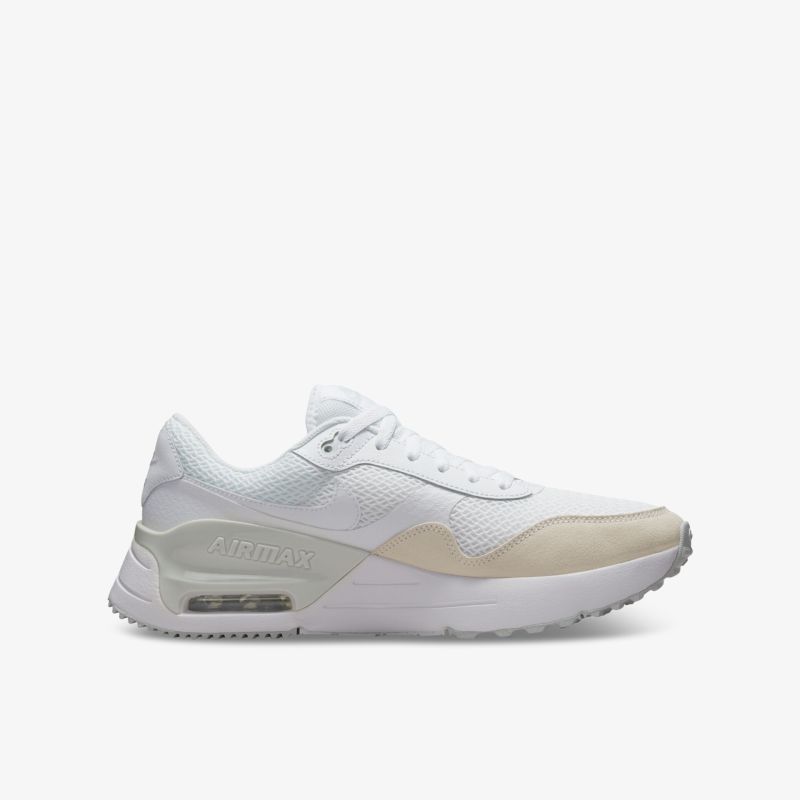 Moderner weißer Sneaker mit angenehmem Tragekomfort und vielseitigem Design, ideal für sportliche Aktivitäten.