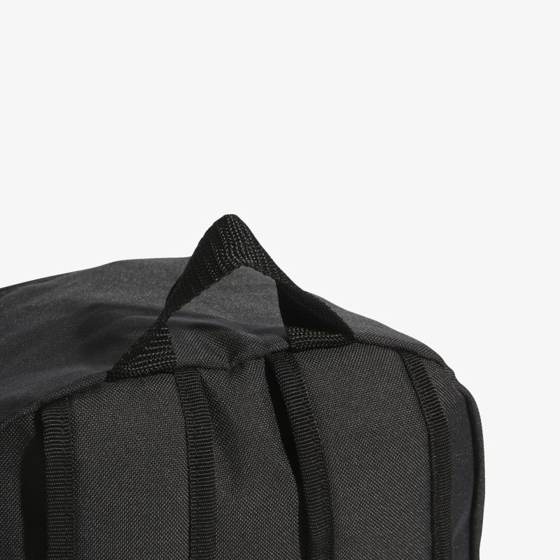 Langlebiger schwarzer Rucksack mit robustem Design und praktischen Tragegriffen.