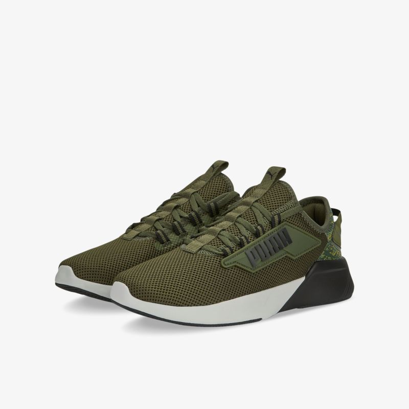 Stylische und bequeme grüne Sneakers mit moderner, robuster Konstruktion und sportlichem Design.