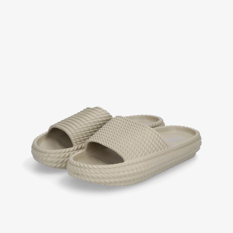 Bequeme und moderne Sandalen mit rutschfester Sohle, ideal für den Alltag und lässige Anlässe.