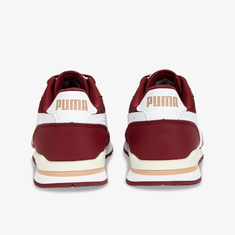 Sportliche, rote Turnschuhe von hinten mit weißem Akzent für Komfort und Stil.