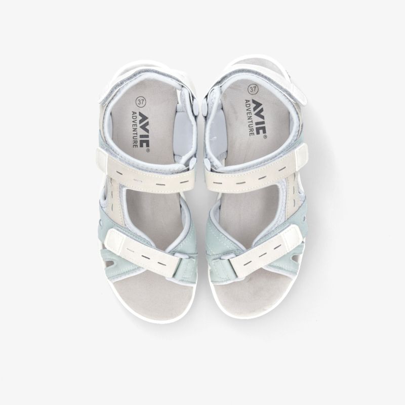 Leichtes Paar Sandalen mit verstellbaren Riemen und gepolsterter Innensohle für optimalen Tragekomfort