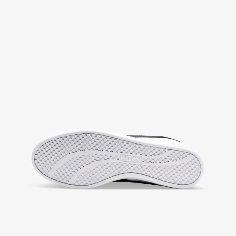 Weiße Sohle zeigt rutschfeste Oberfläche mit exzellenter Dämpfung und Flexibilität für optimalen Komfort.