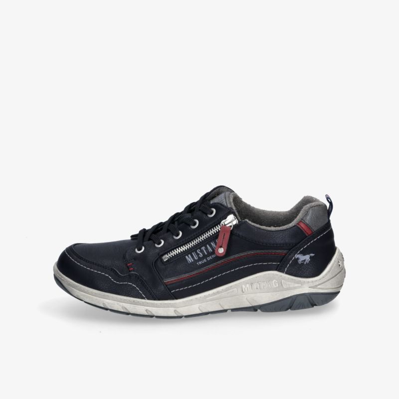 Seitliche Ansicht eines sportlichen und bequemen Schuhs mit rutschfester Sohle und flexiblem Design