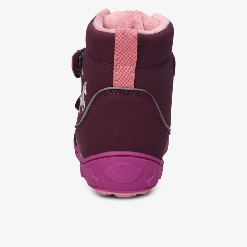 Robuster Kinderstiefel mit warmer Innenfütterung und griffiger Sohle für sicheren Halt