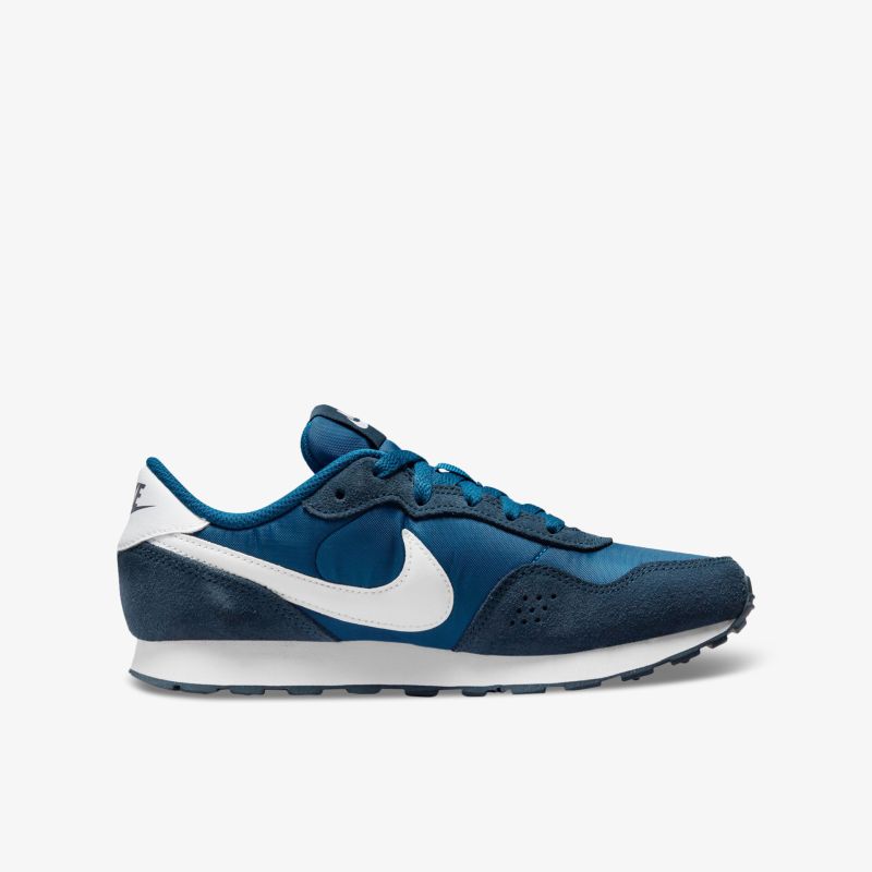 Bequeme blaue Sneaker mit stilvollem Design und hervorragender Passform für täglichen Komfort.