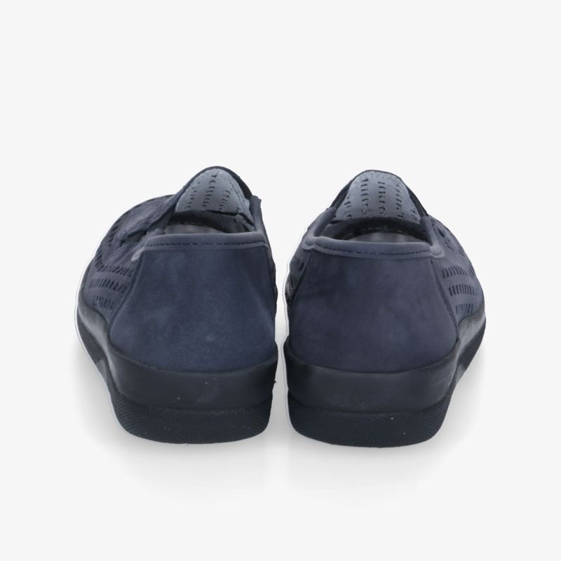 Die Rückansicht eleganter, dunkelblauer Freizeitschuhe, die stilvoll und komfortabel sind.