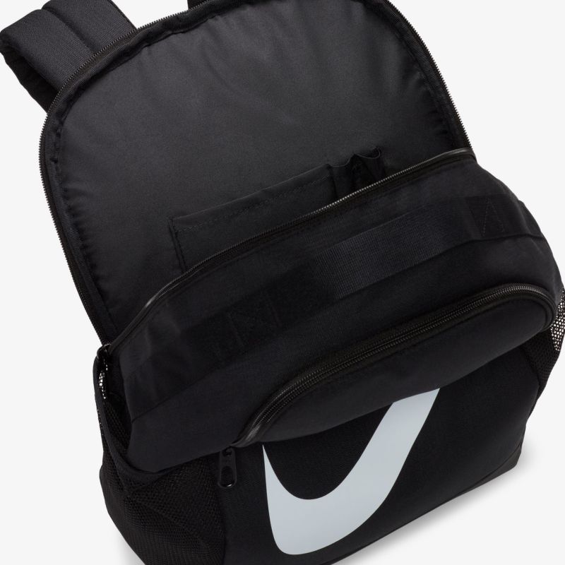 Schwarzer Rucksack mit großem weißen Logo und geräumigen Fächern, ideal für Schule oder Freizeit