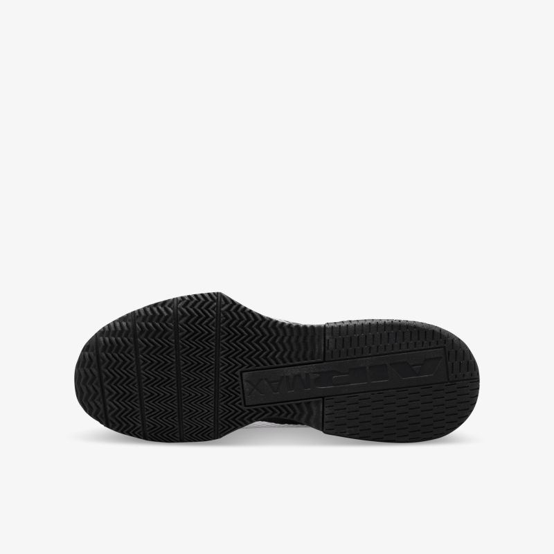 Robuste schwarze Schuhsohle mit profiliertem Muster für optimalen Halt und rutschfeste Eigenschaften