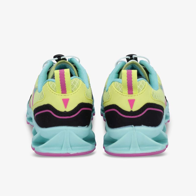 Hochwertiger Sportschuh mit lebendigen Farben und rutschfester Sohle für besten Komfort und Halt.